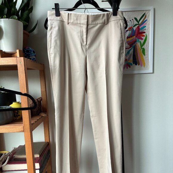 Ann Taylor Light Tan/Beige Ann Fit Pants - Size 0 - Picture 1 of 5